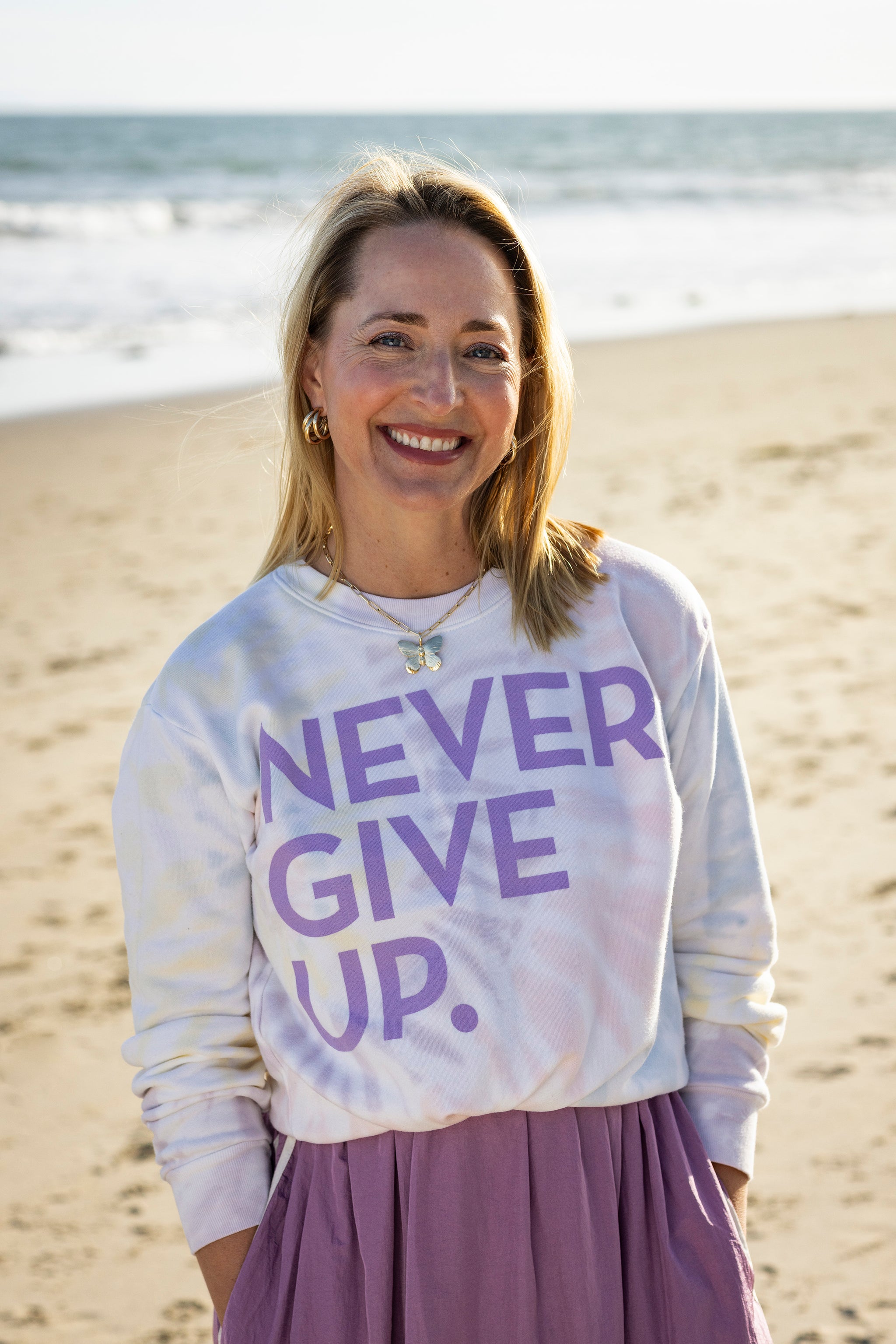 NEVER GIVE UP. TIE DYE PULLOVER