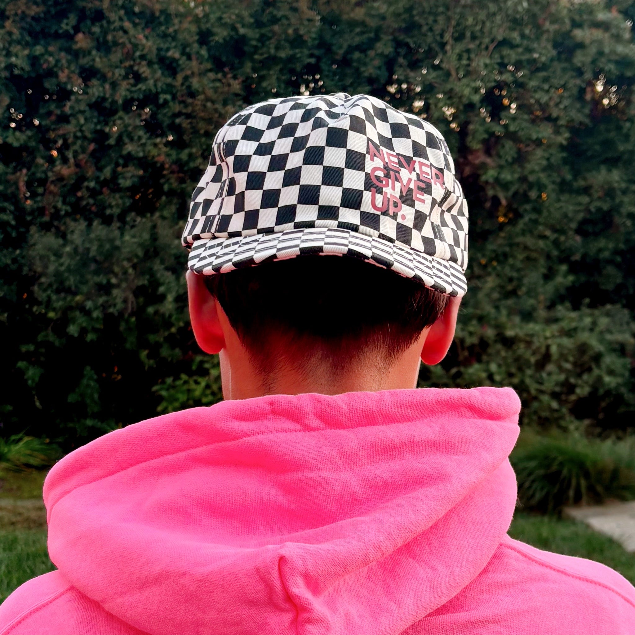 NEVER GIVE UP. BLACK CHECKERED HAT