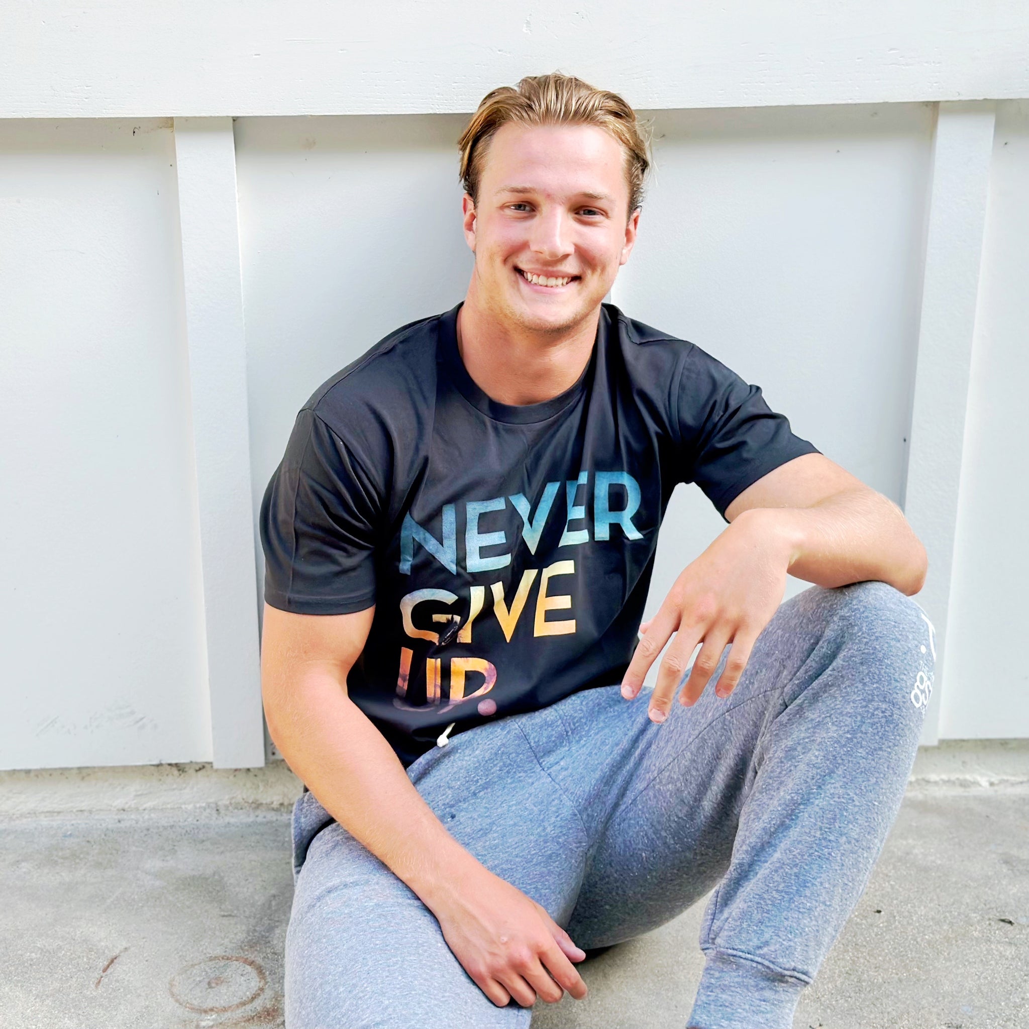 SUNSET NEVER GIVE UP. TEE