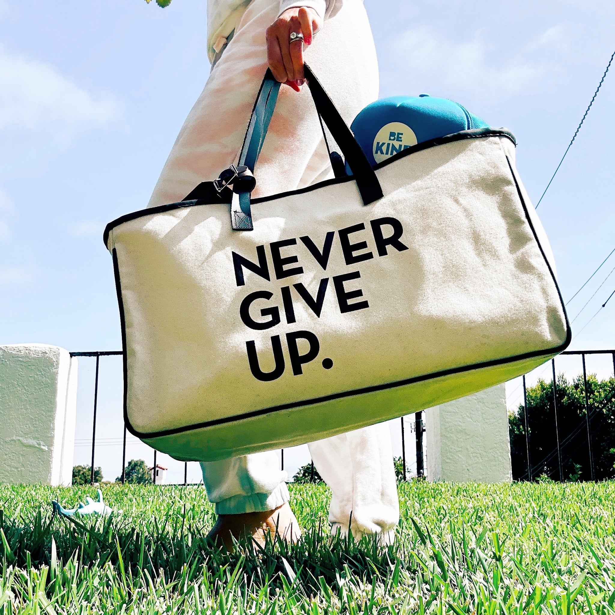 LUXURY TOTE - NEVER GIVE UP.
