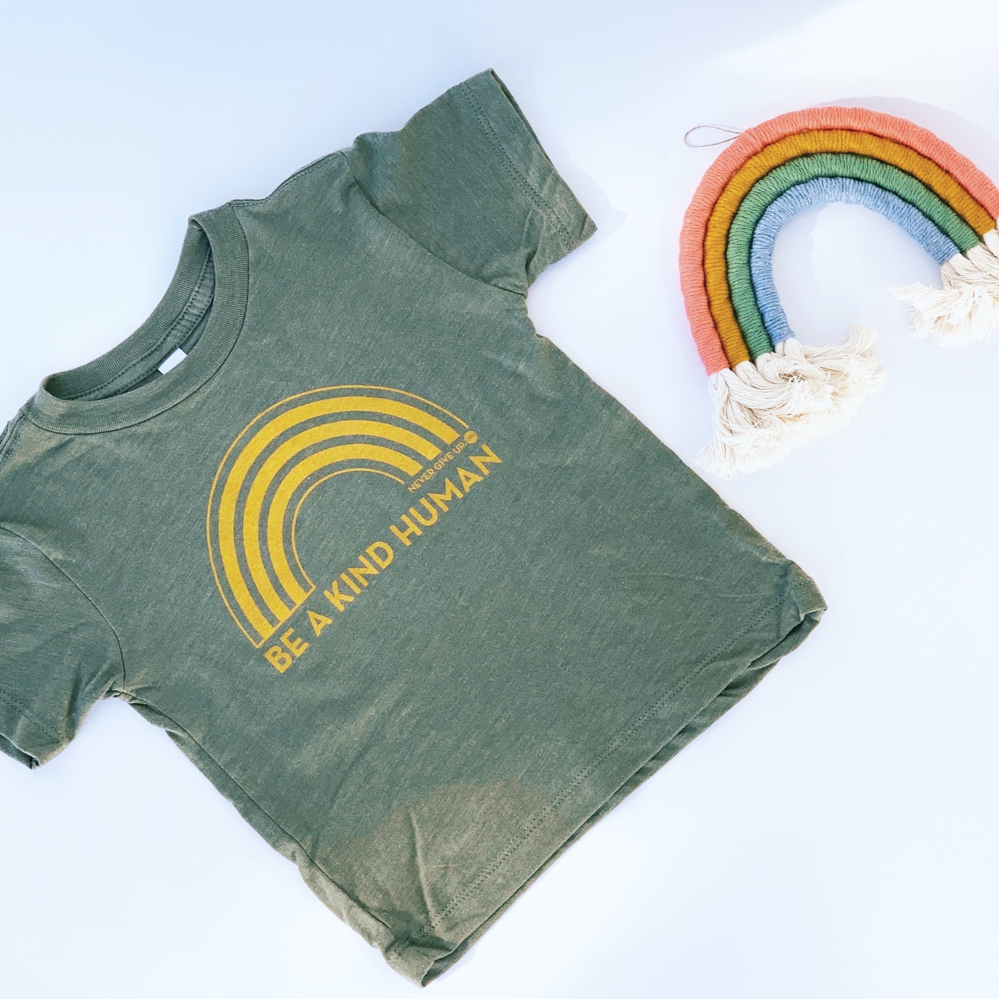 KIDS BE A KIND HUMAN TEE (OLIVE)