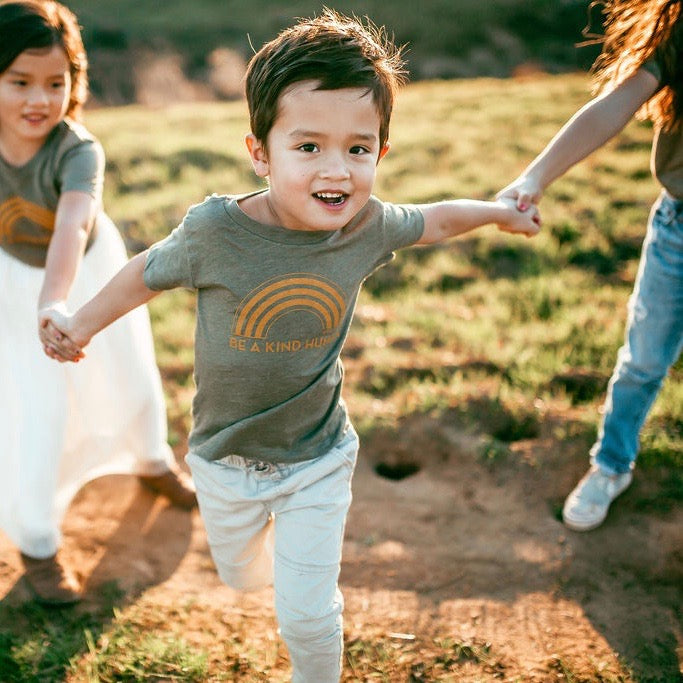 KIDS BE A KIND HUMAN TEE (OLIVE)