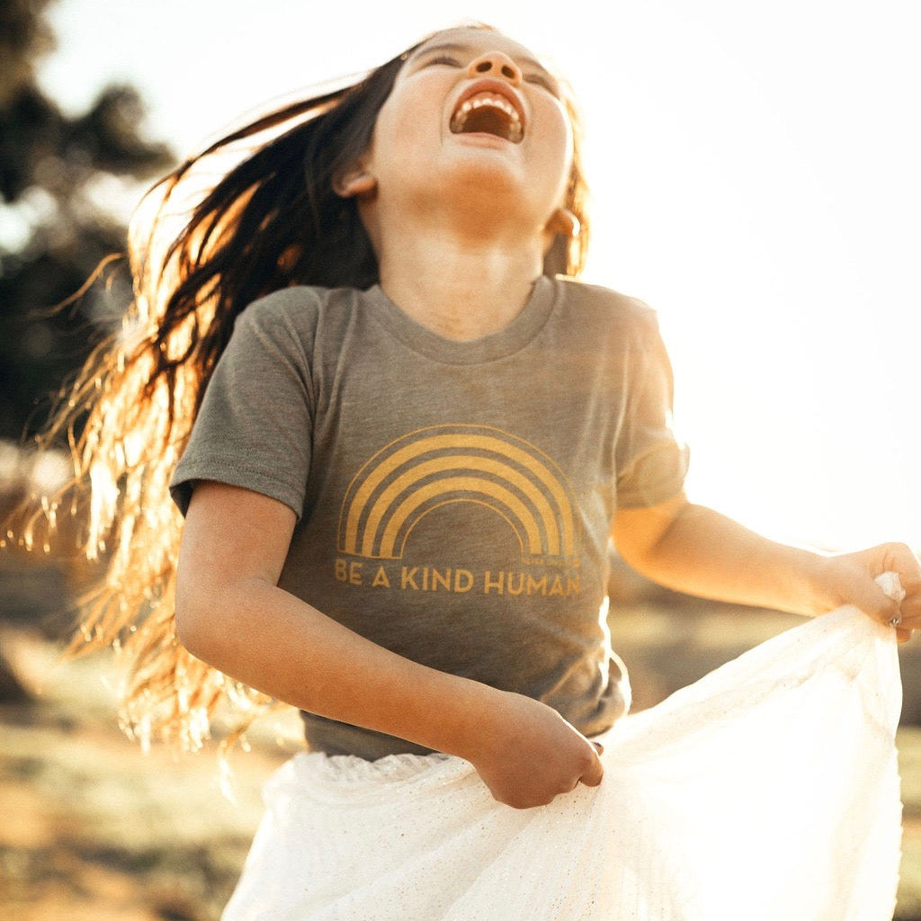 KIDS BE A KIND HUMAN TEE (OLIVE)