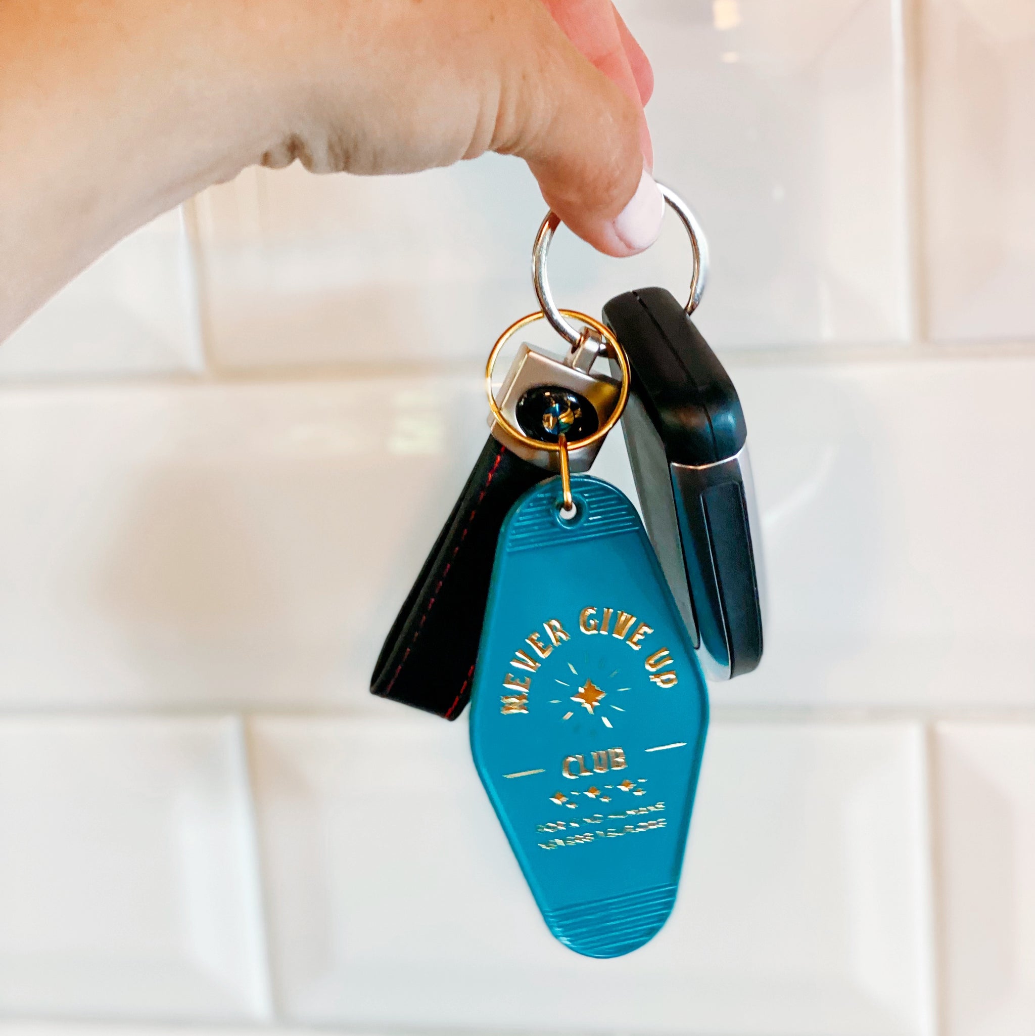 MOTEL KEY CHAIN - NEVER GIVE UP CLUB