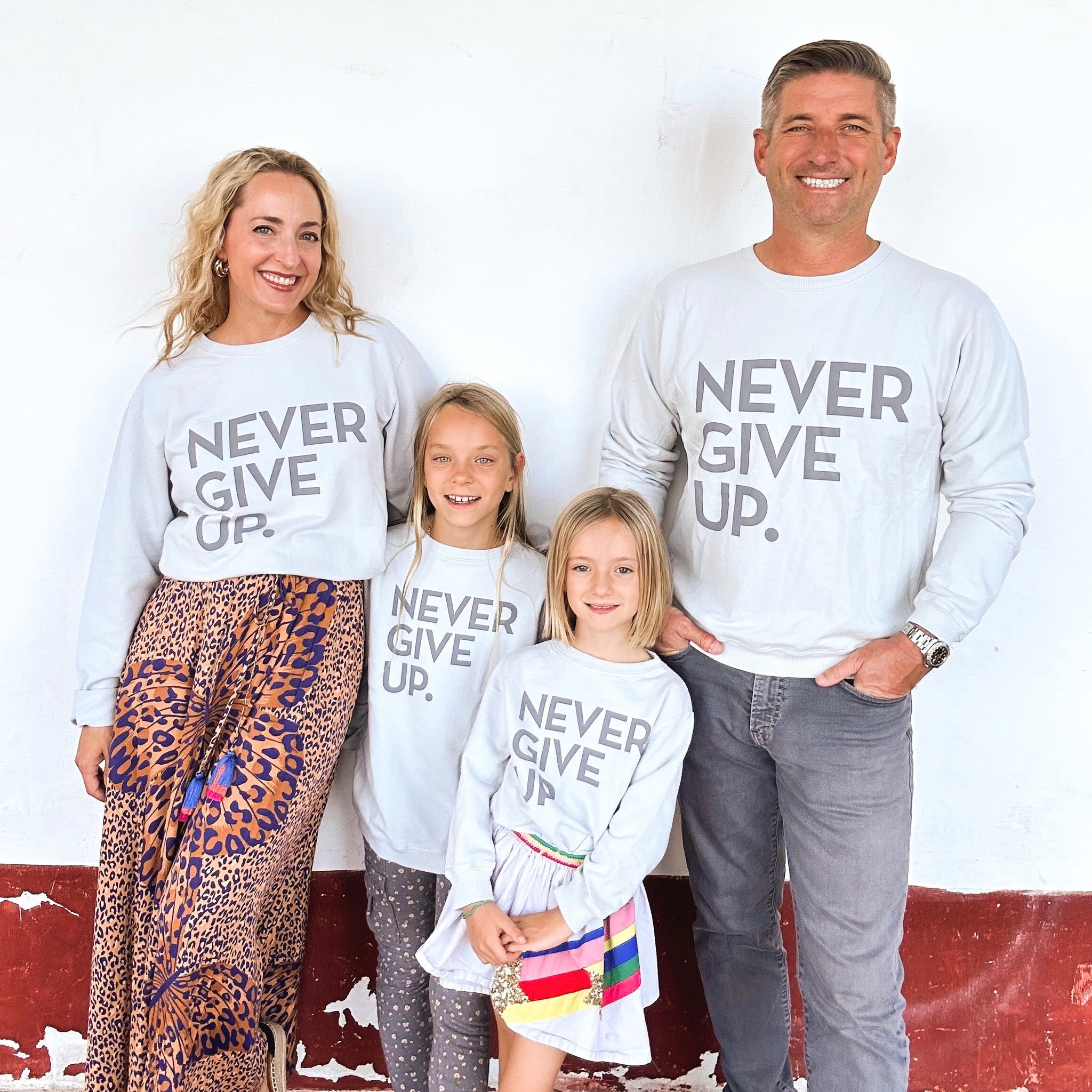 NEVER GIVE UP. GLACIER GRAY PULLOVER
