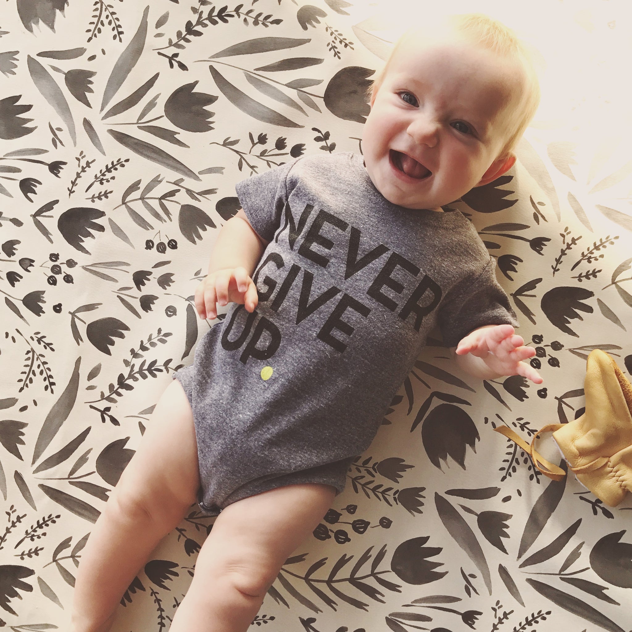 BABY NEVER GIVE UP. ONESIE